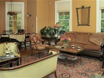 Hill House Hotel 3*